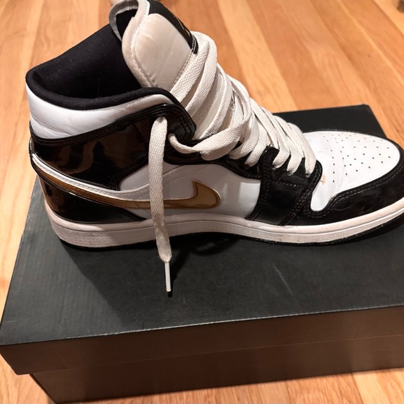 Men’s Nike Air Jordan’s 1 Mid SE main image 7